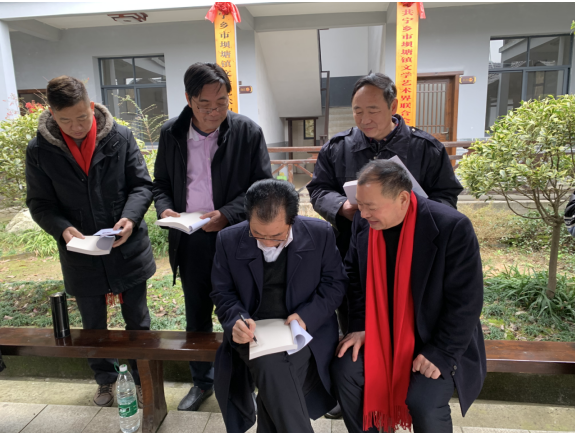 曾昭才先生著书人生感悟情感真挚内涵深刻读者纷纷点赞热评