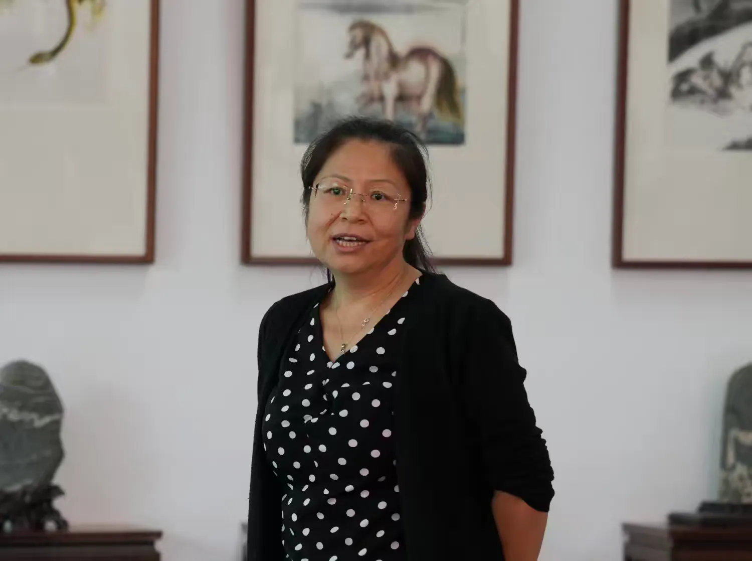 简篇-“十方草堂”开园暨“缘起丹青—任賢義教授 张军博教授中国画联展”、“中华奇石展”启幕