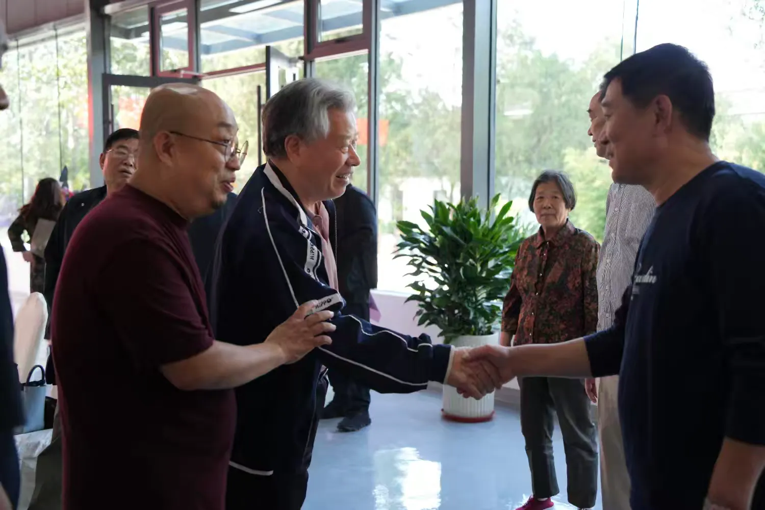 简篇-“十方草堂”开园暨“缘起丹青—任賢義教授 张军博教授中国画联展”、“中华奇石展”启幕