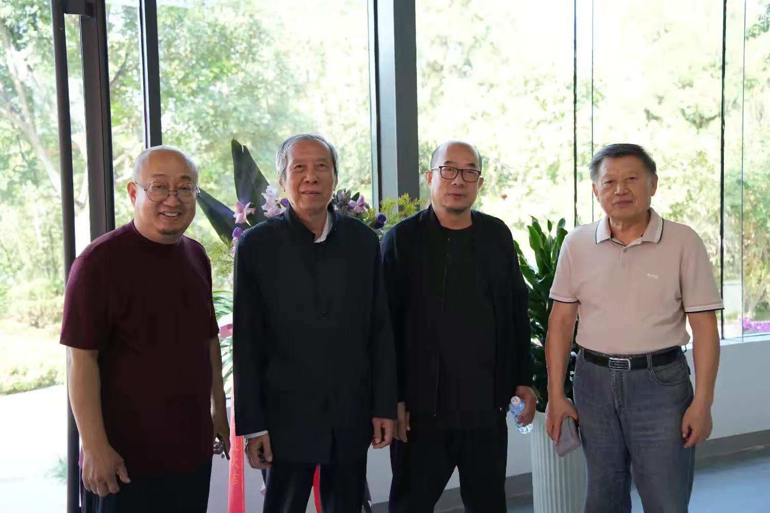 简篇-“十方草堂”开园暨“缘起丹青—任賢義教授 张军博教授中国画联展”、“中华奇石展”启幕