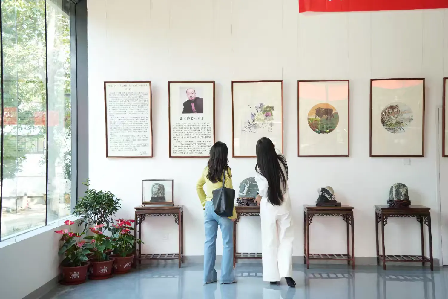 简篇-“十方草堂”开园暨“缘起丹青—任賢義教授 张军博教授中国画联展”、“中华奇石展”启幕